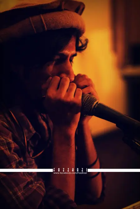 Saqib Abdullah performing with Zeest